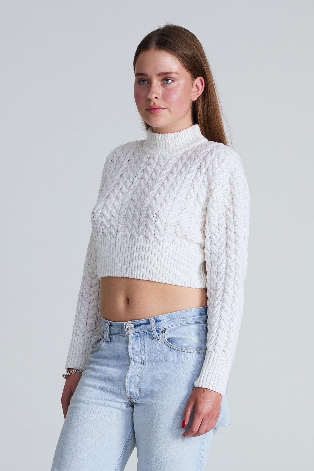 Cropped Cable-Knitted Sweater - White