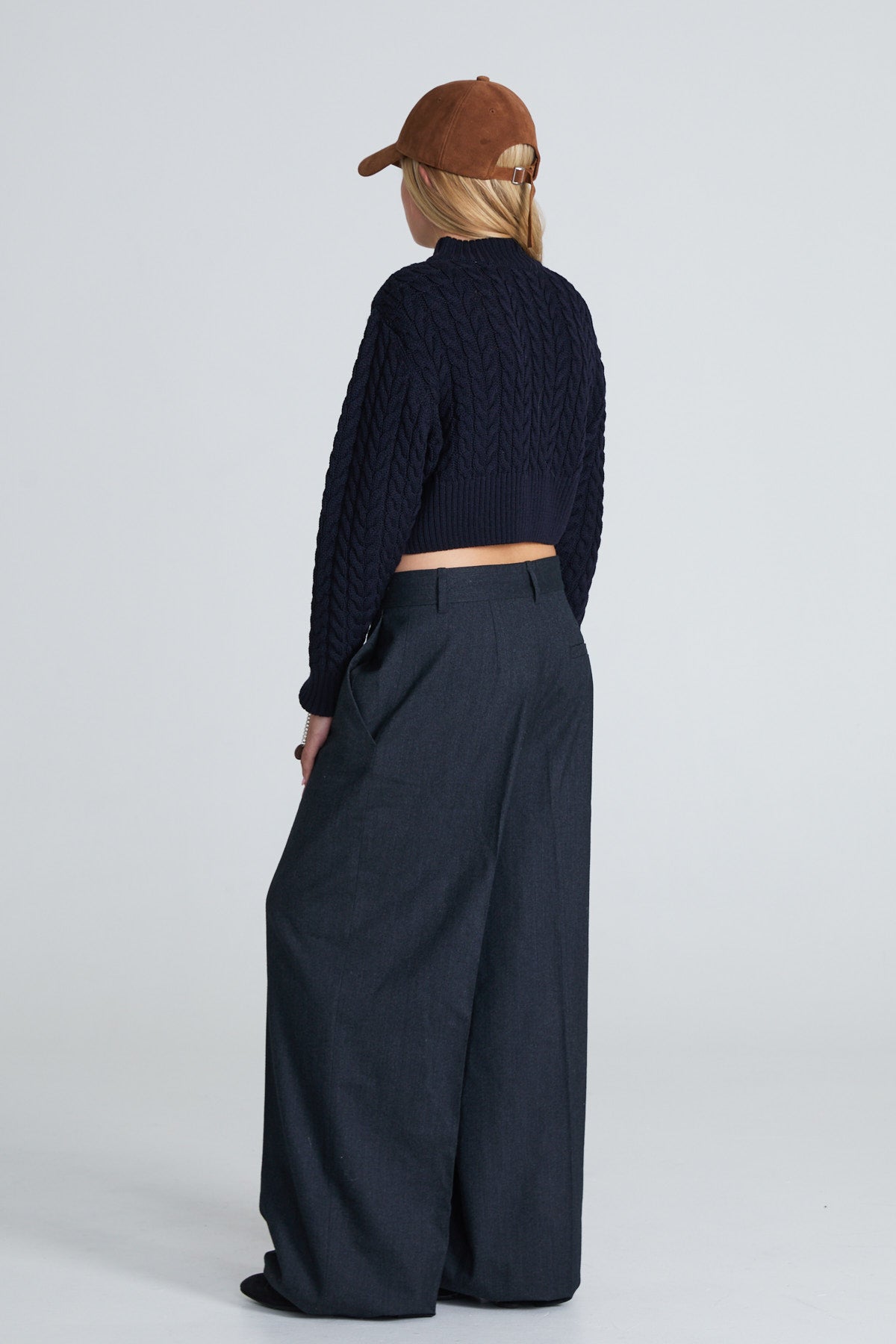 Cropped Cable-Knitted Sweater - Navy